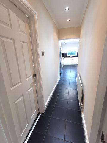 3 Bedroom semi detached - Photo 2