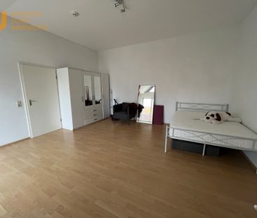 Schickes Apartment mit Einbauküche und Tiefgaragenstellplatz - Photo 2