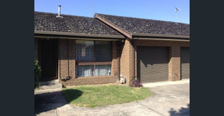 CENTRAL OAKLEIGH LIVING – LOW MAINTENANCE VILLA - Photo 4