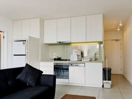673 LaTrobe St, Melbourne - Photo 2
