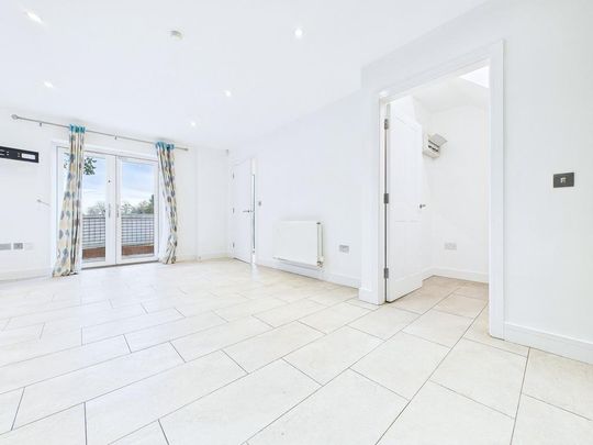 4 bedroom apartment to rent - Photo 1