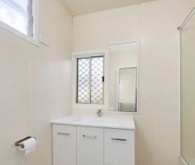 Stylishly historic terrace house in a sought-after location - Photo 6