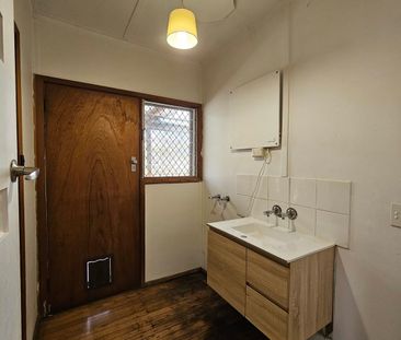 Convenient location - Photo 6