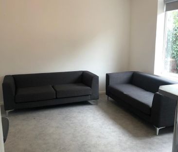 5 bedroom end of terrace house to rent - Photo 1