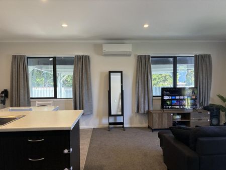 Modern Living - Photo 2