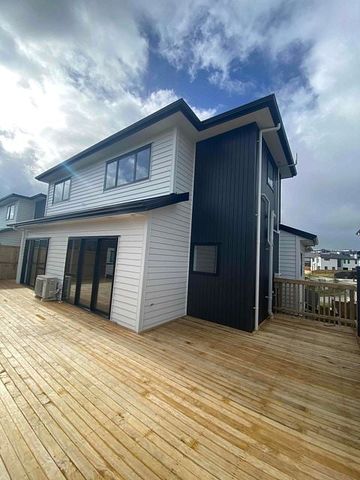 Spacious 8BR Family Home in Flat Bush - Photo 2