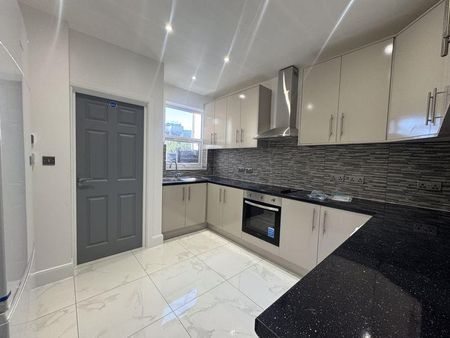 5 bedroom terraced house to rent - Photo 5