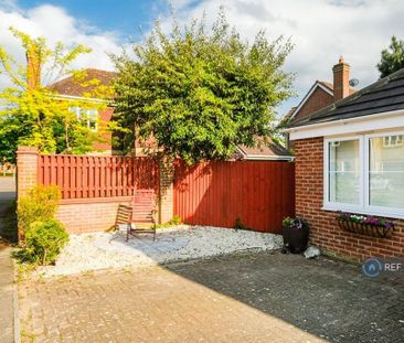 Studio to rent - Photo 6