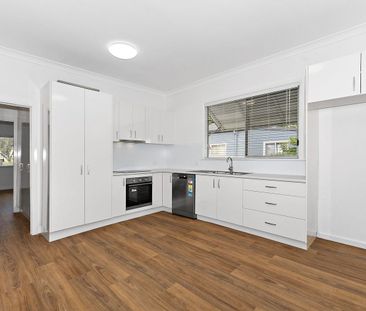 RENOVATED AIR-CONDITIONED FAMILY HOME WITH NEW KITCHEN AND NEW BATH... - Photo 2