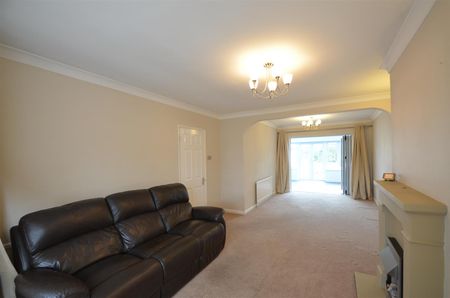 The Furrows, Harefield, UB9 - Photo 3