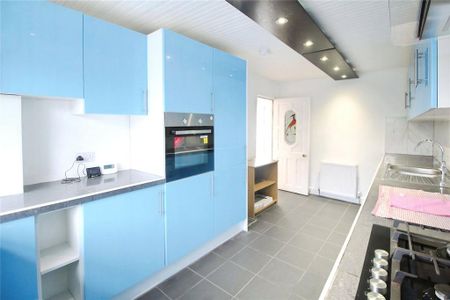 3 bedroom semi-detached house to rent - Photo 4