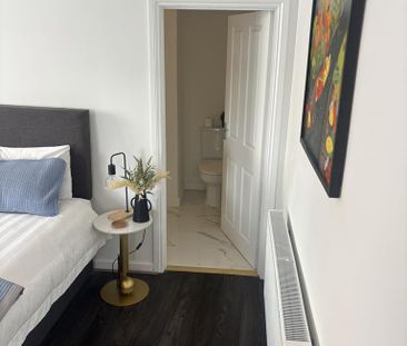 8 bedroom house of multiple occupation to rent - Photo 4