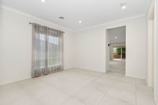 Renovated family home – walking distance to Marymede Catholic College - Photo 1