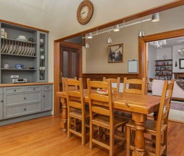 Space, Sunshine and Style in Roslyn - Photo 1