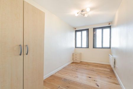 Spacious 2 bedroom flat to rent in Earls Court SW5. - Photo 3