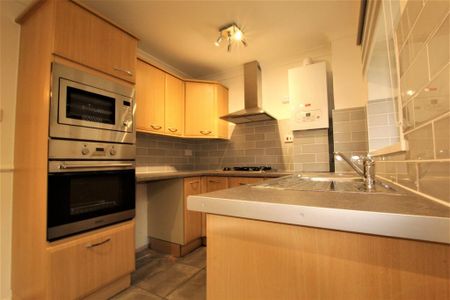 3 bedroom semi-detached house to rent - Photo 3