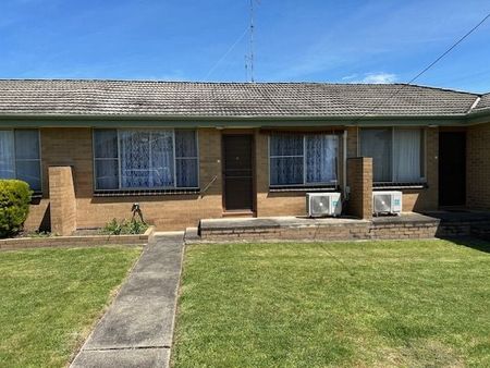 FRSHLY RENOVATED UNIT IN WELL MAINTAINED COMPLEX - Photo 2