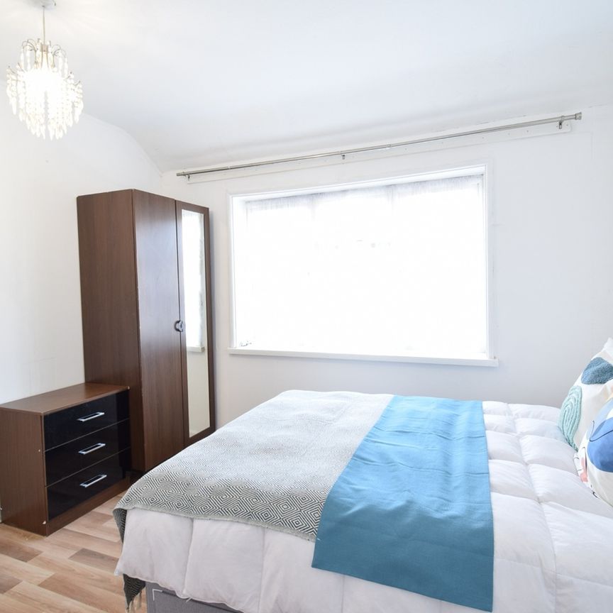Room in a Shared House, Westway, W12 - Photo 1