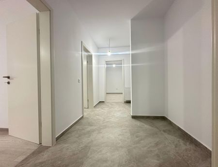 Închiriază Apartament 2 camere Tractorul - Fotografie 2