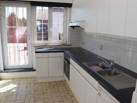 Centraal gelegen duplexappartement op 1e en 2eV met 3 SLK, dakterras & mogelijk garage - Photo 2