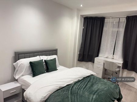 1 bedroom in a house share to rent - Photo 4