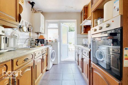 3 bedroom end of terrace house to rent - Photo 5