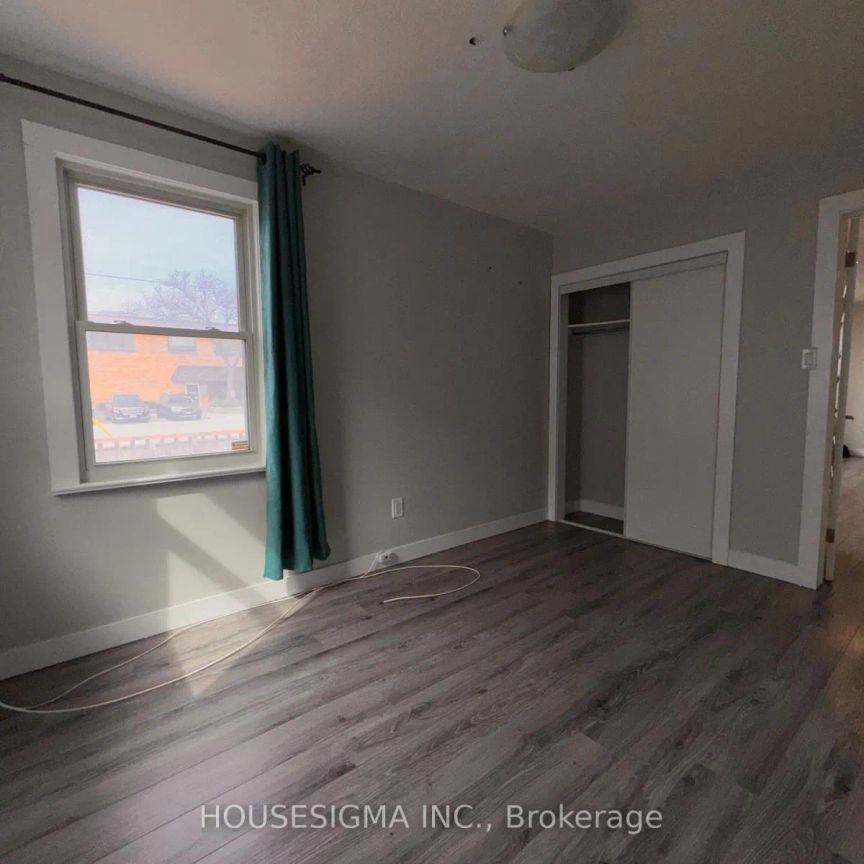 1227 TRAFALGAR STREET S - Photo 1