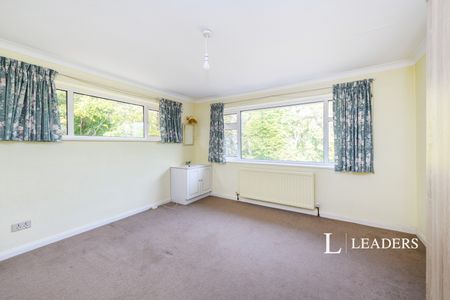 4 bedroom house to rent Park Road, Kenley, CR8 - Photo 4