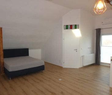 Charmante Dachgeschosswohnung für sportliche Singles oder Paare - i... - Photo 2