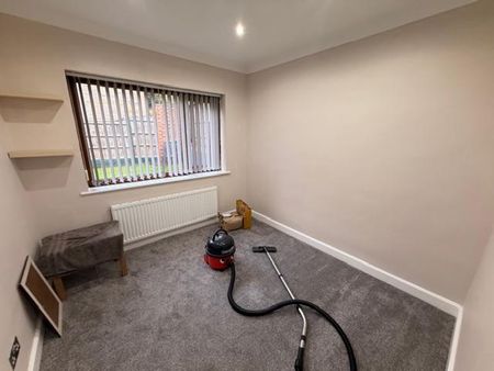 3 bedroom detached bungalow to rent - Photo 4