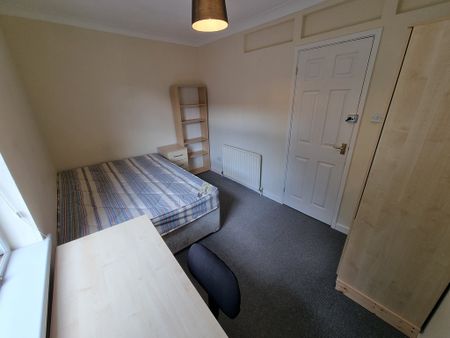 4 Bed Student Accommodation - Photo 2