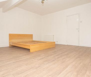 2 bedroom Flat To Let Total Size: 1033 SQ FT - Photo 4