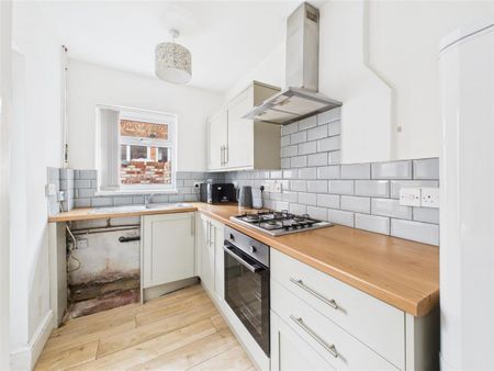 3 bedroom Terraced House to rent - Photo 4