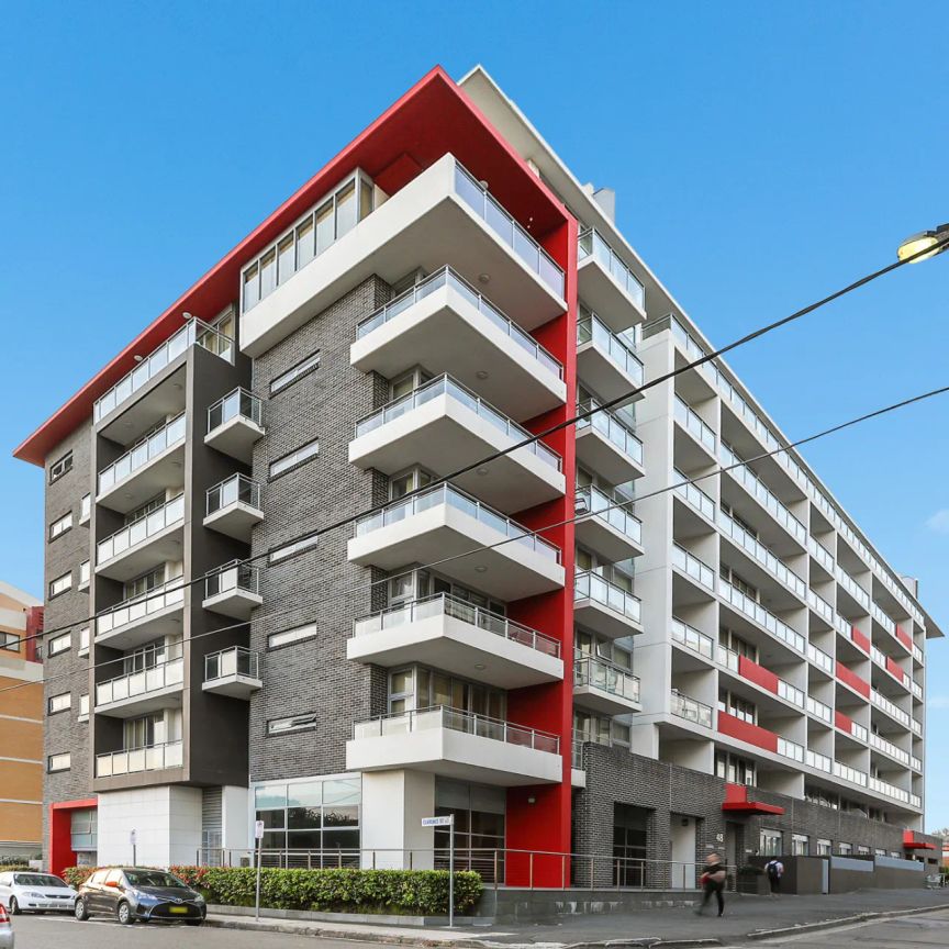 Designer apartment promotes elegant in/outdoor living - Photo 1