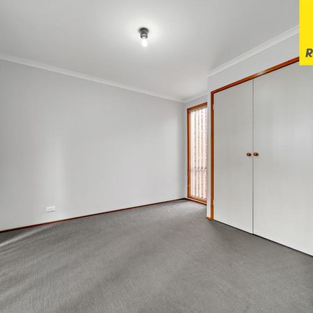 Spacious 3 Bedroom Townhouse - Photo 2