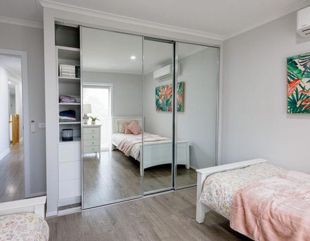 4 BEDROOM HOME + STUDIO APARTMENT - Photo 5