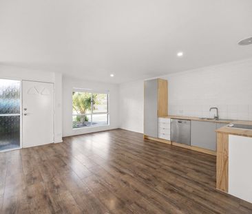 Low-Maintenance Living in Quiet Cul-de-Sac – Water Included in the ... - Photo 4