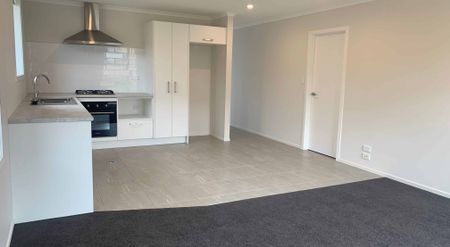 Sunny 2-bedroom duplex for rent!! - Photo 4