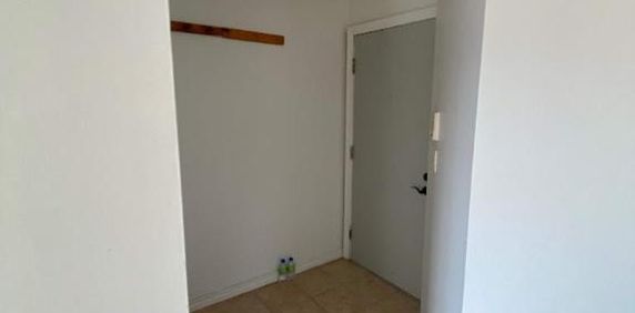 GRAND ET LUMINEUX 4.5 DISPONIBLE 1ER MARS!!! - Photo 2