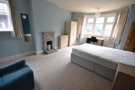 5 bedroom detached house to rent - Photo 2