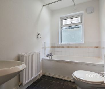 4 bedroom bungalow to rent - Photo 1
