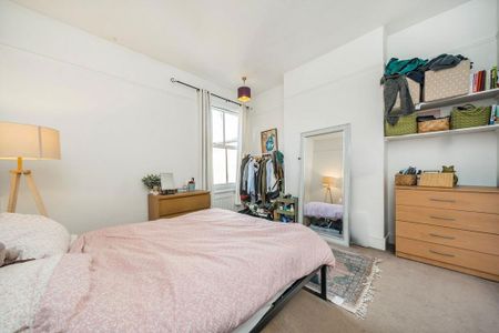 3 bedroom flat to rent - Photo 3