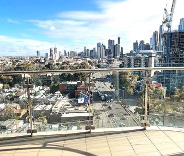 SILVERLEAF APARTMENT - TOP FLOOR LIVING WITH STUNNING CITY VIEWS! - Photo 5