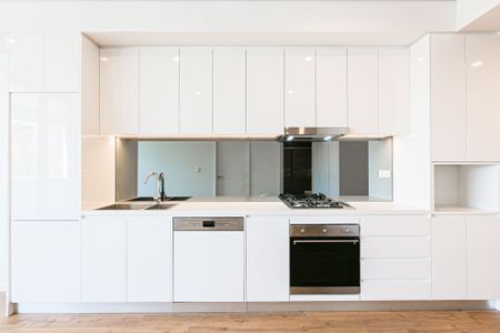 Boutique 1 Bedroom apartment with storage galore - Photo 2