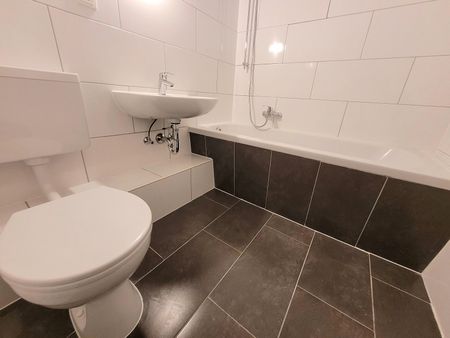 Schöne 3-Zimmer-Erdgeschoss-Wohnung mit Balkon! - Foto 3