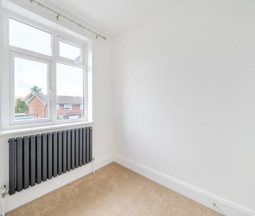 4 bedroom semi-detached house to rent - Photo 2