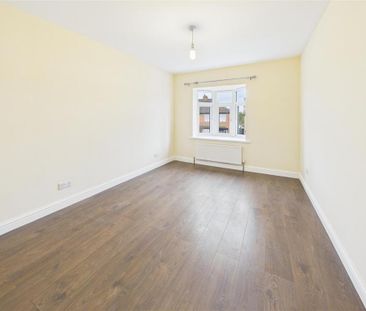 3 bedroom flat to rent - Photo 3