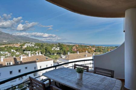 Apartamento de alquiler en 13 Calle de las Adelfas, Nueva Andalucía centro - Photo 2