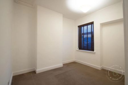 2 Bedroom House - Terraced - Photo 5