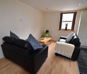 4 bedroom flat to rent - Photo 1